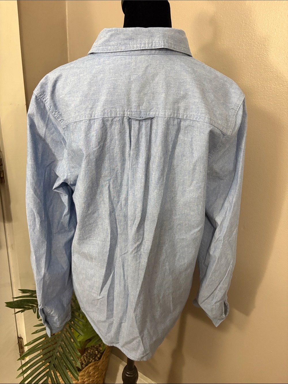 J McLaughlin Light Blue Button-Down Chambray Shirt women’s size medium - Picture 4 of 10